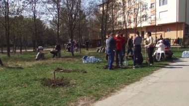 PDM closer to people, teenagers visited old people and helped with household