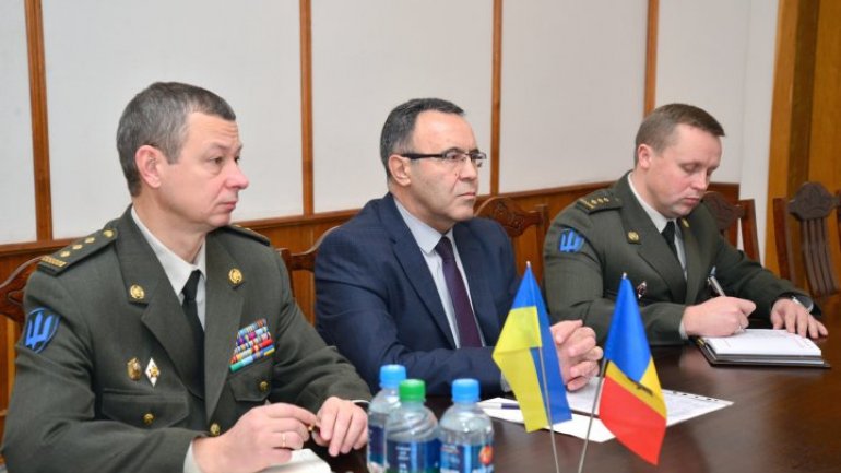 Defence Minister of Moldova, Eugen Sturza met Ivan Gnatisin, Ukraine Ambassador to Moldova
