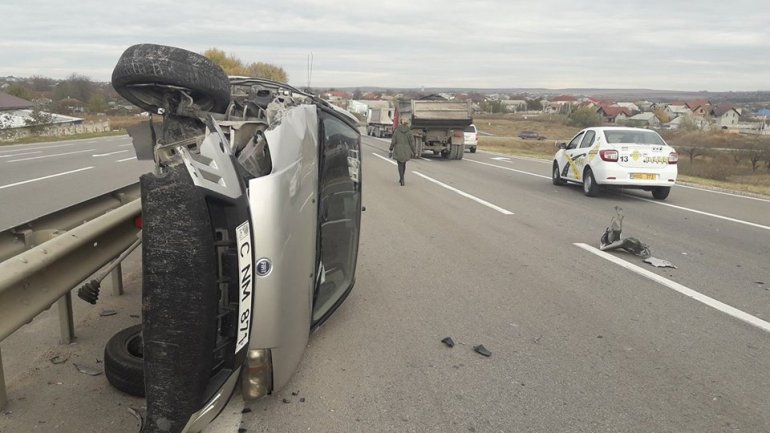 Grave accident near Măgdăceşti. A car and a KAMAZ collided