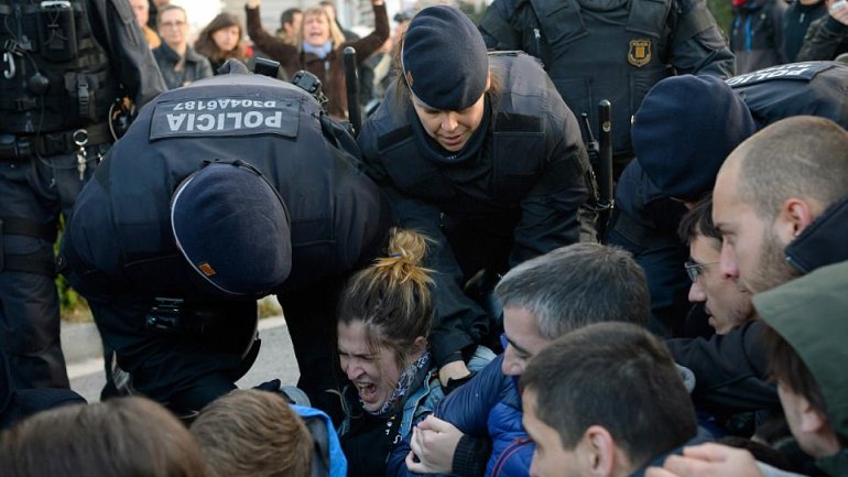 Protesters blocked streets across Catalonia to demand freedom of jailed pro-independence politicians 