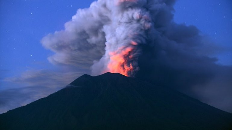 Mount Agung erupted canceling over 900 flights leaving 120 000 tourists stuck in Bali 