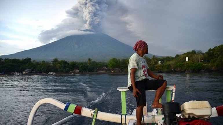 Mount Agung erupted canceling over 900 flights leaving 120 000 tourists stuck in Bali 