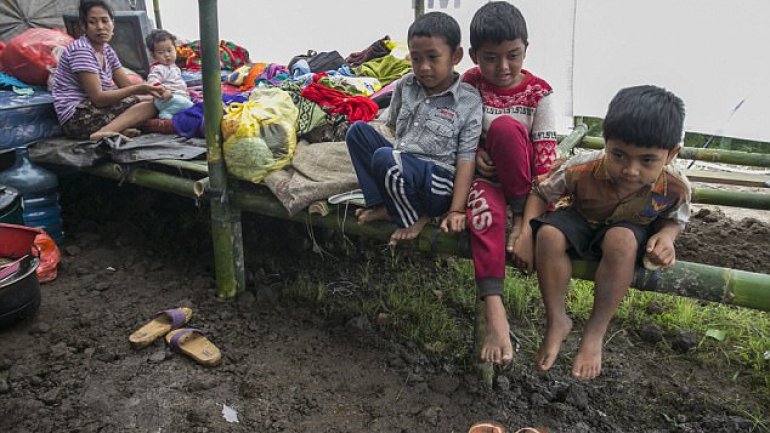 Mount Agung erupted canceling over 900 flights leaving 120 000 tourists stuck in Bali 