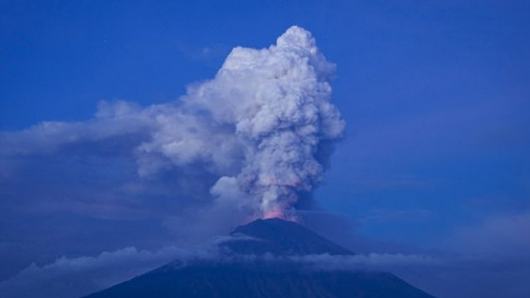 Mount Agung erupted canceling over 900 flights leaving 120 000 tourists stuck in Bali 