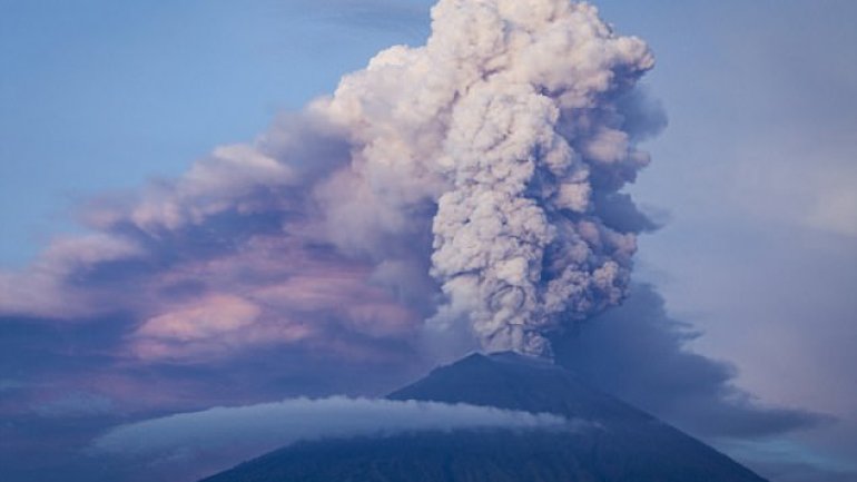 Mount Agung erupted canceling over 900 flights leaving 120 000 tourists stuck in Bali 