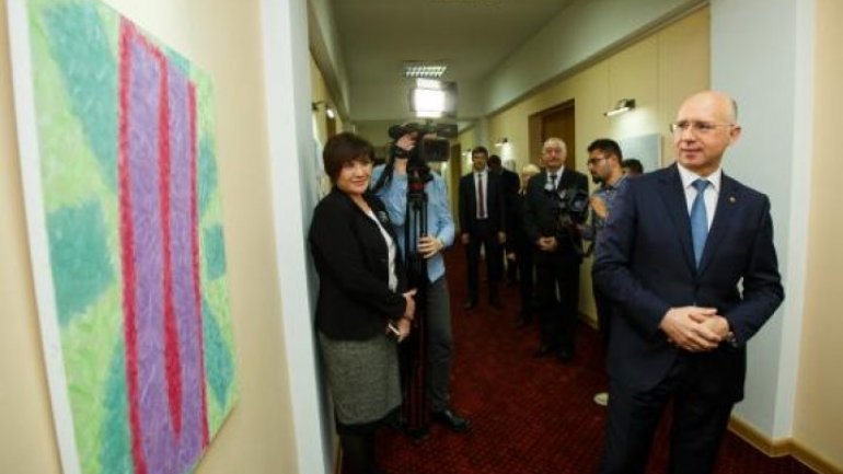 Transparency exhibition of the plastic artist Mihai Ţăruş, opened at Moldova Government