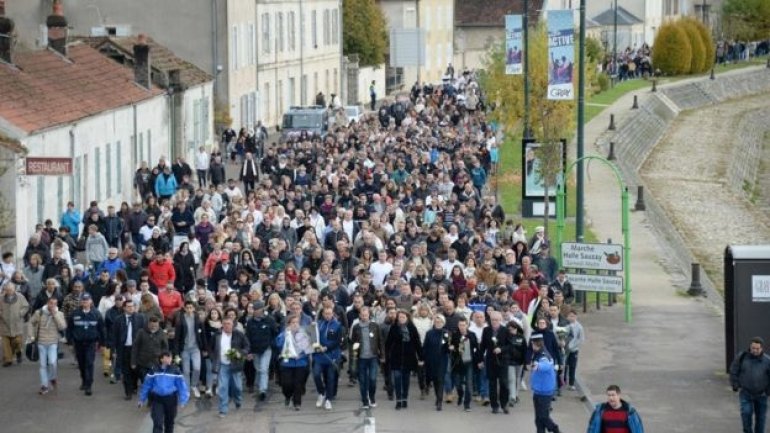 France: Thousand marching grieving for murdered jogger Alexia Daval