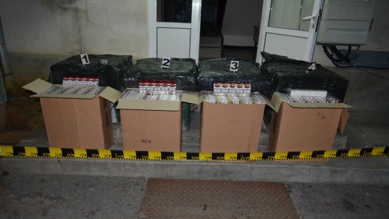 Romanian caught attempting to smuggle 6 000 cigarettes packs with a carriage