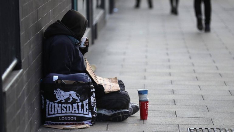 UK will install free vending machine for homeless people at Christmas