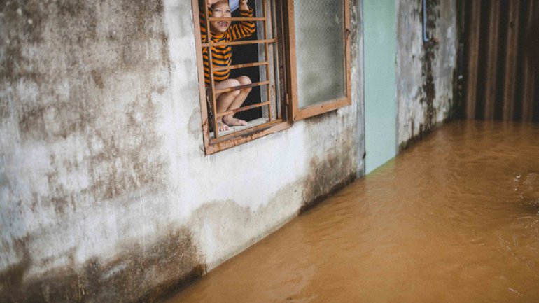 Another typhoon devastated Vietnam: At least 27 killed by Damrey (Photos)