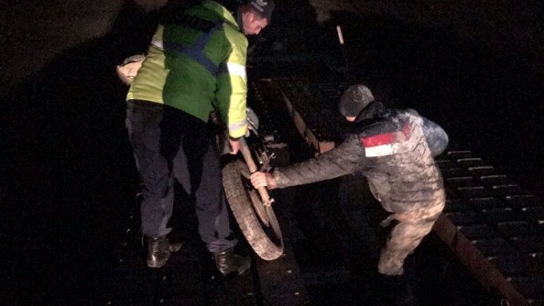 Playing with death! Drunk men decided to take motorcycles for a ride and fell off a bridge in Florești 