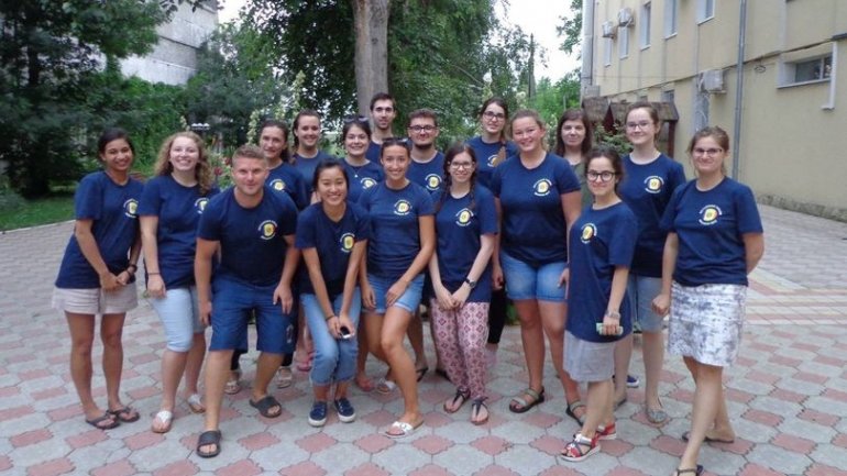 Optometry students from UK visited Moldova on volunteering mission