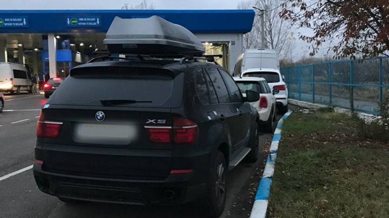 A BMW X5 was seized at Leușeni customs due to its registration plate not matching