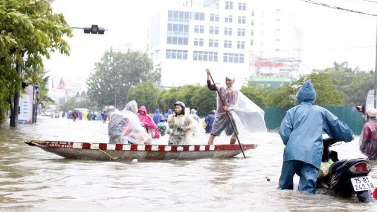 Another typhoon devastated Vietnam: At least 27 killed by Damrey (Photos)