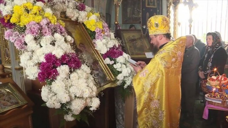 Miracle-making icon brought to Gratiesti 