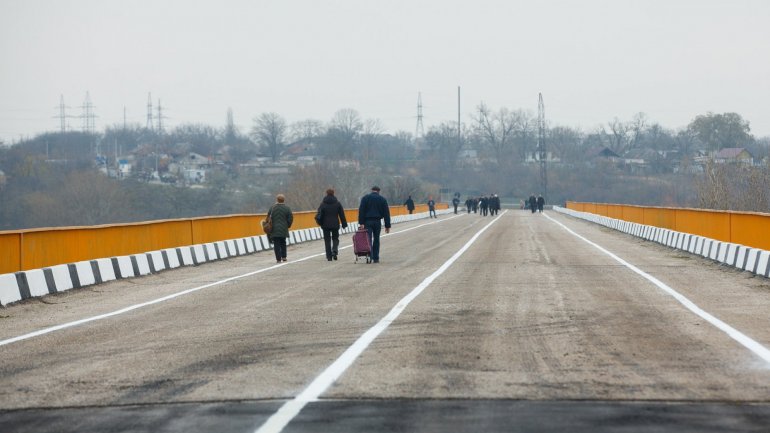 Dniester bridge reopened after a 25 year break