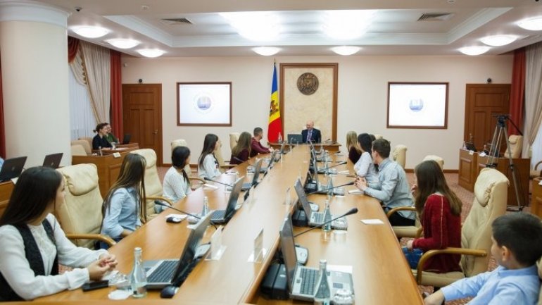 Prime minister Filip discussed with student group regarding government function and premier's requirements 