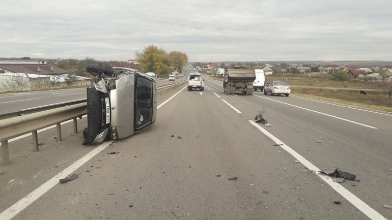 Grave accident near Măgdăceşti. A car and a KAMAZ collided