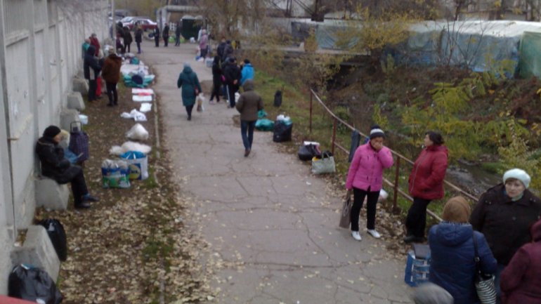 Silvia Radu hears citizen's pleas. Official went to Flea Market from Tăbăcăria Veche Street to solve retailer's issues