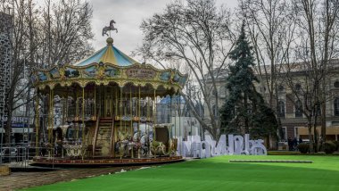 Extraordinary carousel to hearten children in Christmas Fair (PHOTOREPORT)