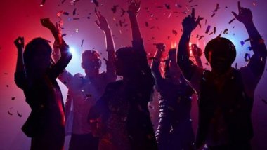 What to wear in New Year Night? Stylists' recommendations 