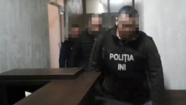 17-year-old threatened and force into threesome by a couple from Orhei