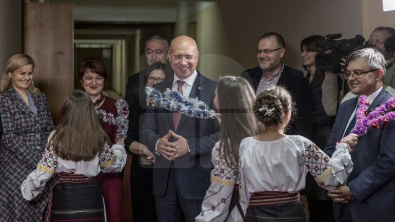 Pupils from left bank of Nistru visited Prime Minister and performed Christmas carols (PHOTOREPORT)