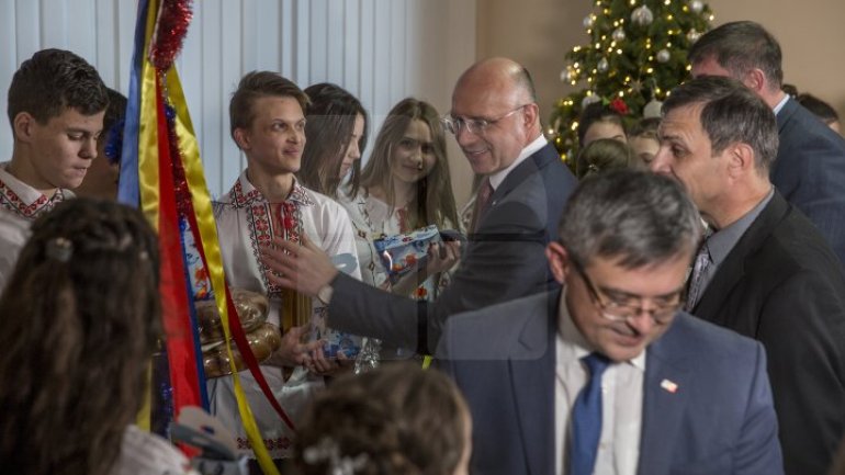 Pupils from left bank of Nistru visited Prime Minister and performed Christmas carols (PHOTOREPORT)