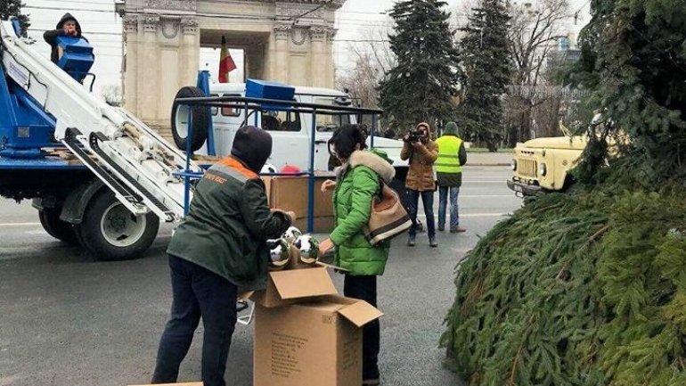 Winter vibes in capital: Christmas tree decorated with hundreds colorful globes 