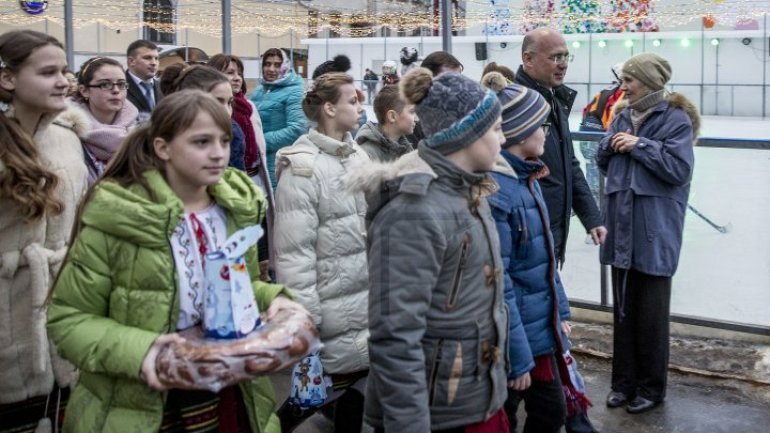 Pupils from left bank of Nistru visited Prime Minister and performed Christmas carols (PHOTOREPORT)