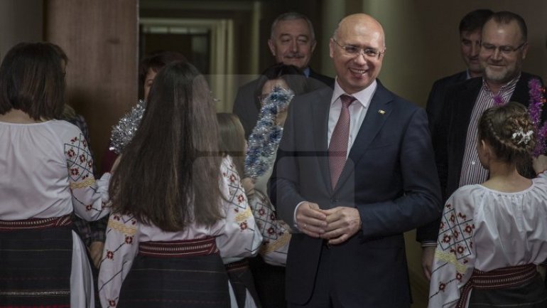 Pupils from left bank of Nistru visited Prime Minister and performed Christmas carols (PHOTOREPORT)