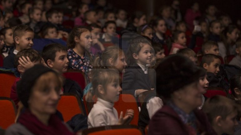 Over 900 children from socially vulnerable families in Chisinau received gifts from Santa Claus (PHOTOREPORT)