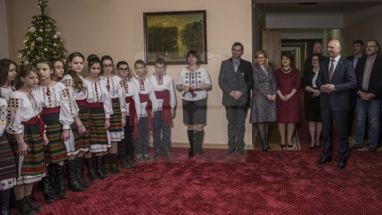 Pupils from left bank of Nistru visited Prime Minister and performed Christmas carols (PHOTOREPORT)