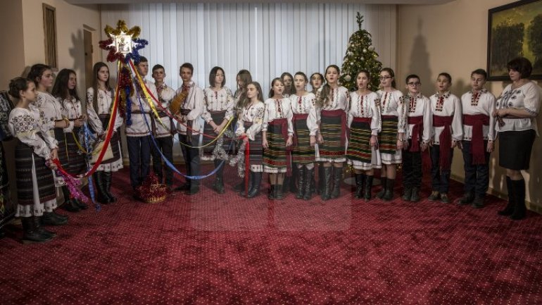 Pupils from left bank of Nistru visited Prime Minister and performed Christmas carols (PHOTOREPORT)