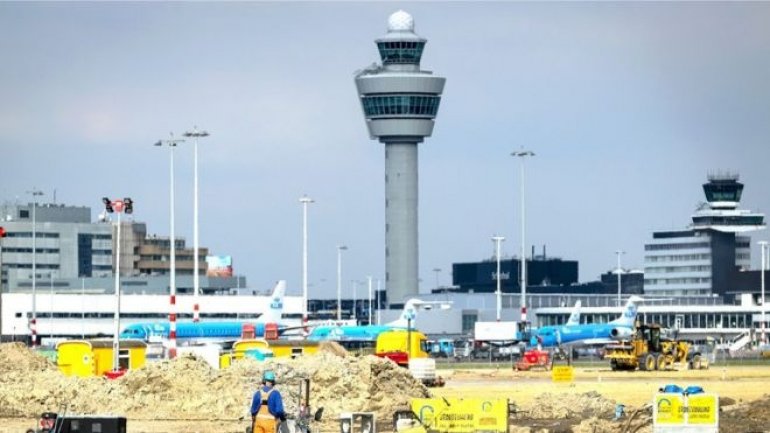 Knifeman shot and arrested at Amsterdam's Schiphol Airport