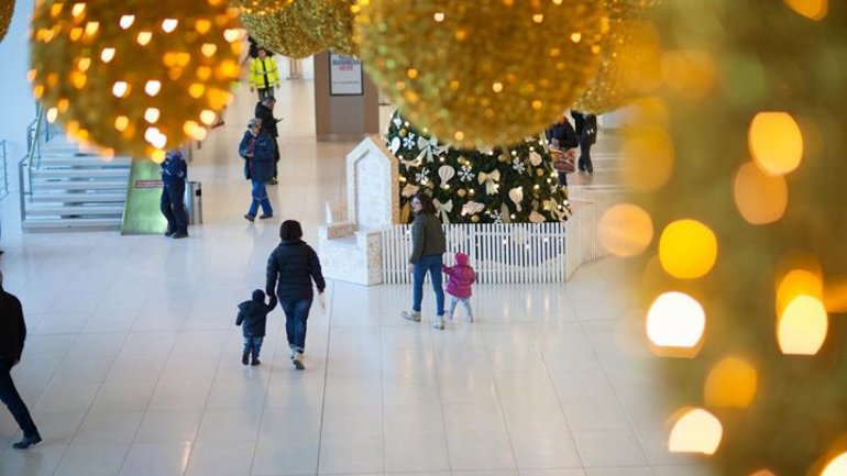 Chisinau International Airport ready for Holiday season. Passengers will be met with gifts and surprises