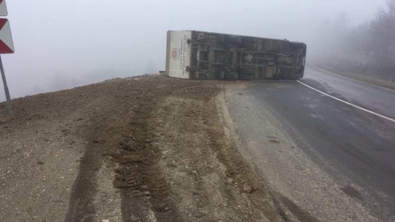 Truck overturned on Chisinau-Ungheni route: Friday stressed by series of accidents 