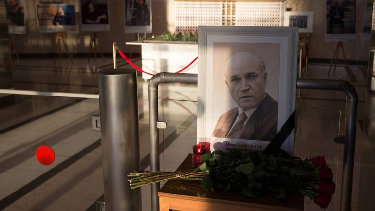 Funeral services for First President of Moldovan Parliament, Alexandru Moşanu takes place today