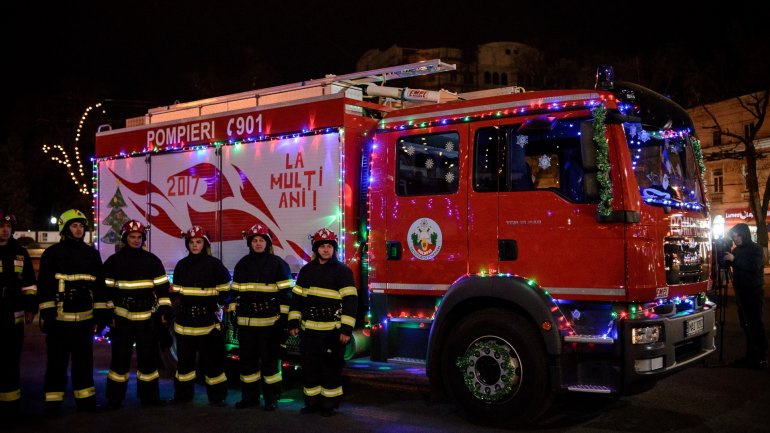 Christmas Caravan to promote safety on winter holidays by firefighters 