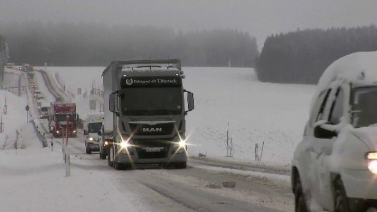 Despite roads being clean, snow is causing chaos all over Moldova