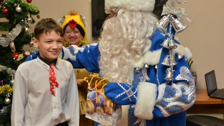 Santa Claus visited children from Center of Temporary Placement from Vadul lui Vodă