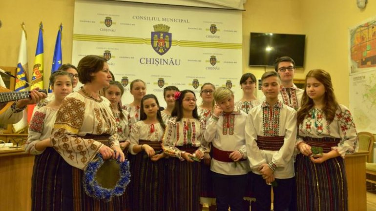 Over 200 children sung carols in Chisinau City Hall