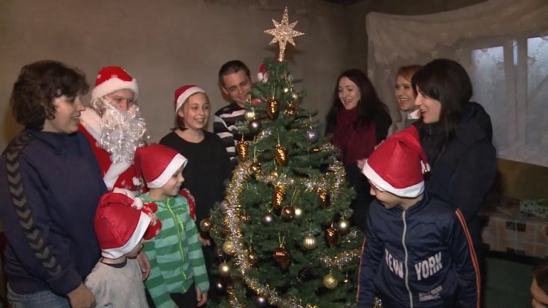 Edelweiss brings Christmas to a family from Bălţata village