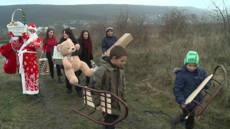 Edelweiss brings Christmas to a family from Bălţata village