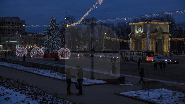 Economic agent donated four huge globes. Now, it's ideal place to take photos 