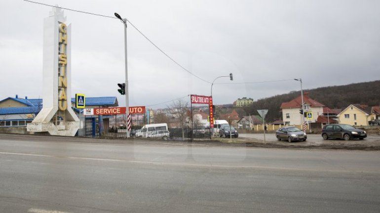 New traffic lights installed at intersection between Balcani highway, Durlesti town and Dumbrava village