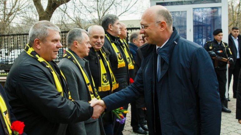 Prime Minister Pavel Filip congratulated policemen of Fulger brigade with its 26th anniversary