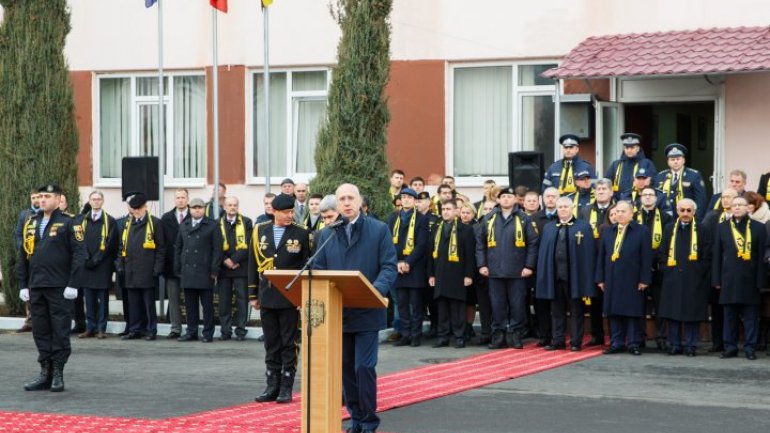 Prime Minister Pavel Filip congratulated policemen of Fulger brigade with its 26th anniversary