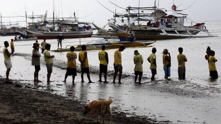 At least 4 dead and 140 saved as typhoon capsized ferry with 251 passengers on board in Philippine 