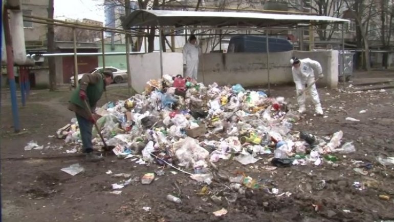 Over 250 workers continue saving Balti inhabitants from garbage epidemic 